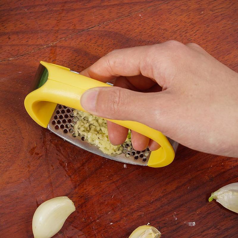 Curve Mash Garlic Press